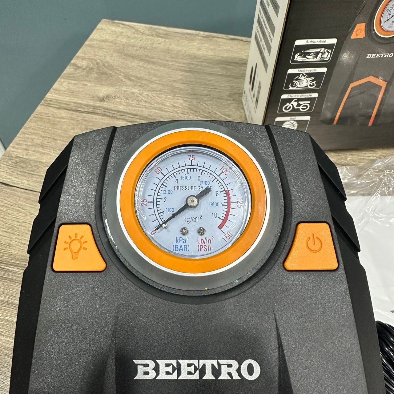 MINI COMPRESSEUR DE VOITURE BEETRO BE0172 DC 12V 20L par MIN